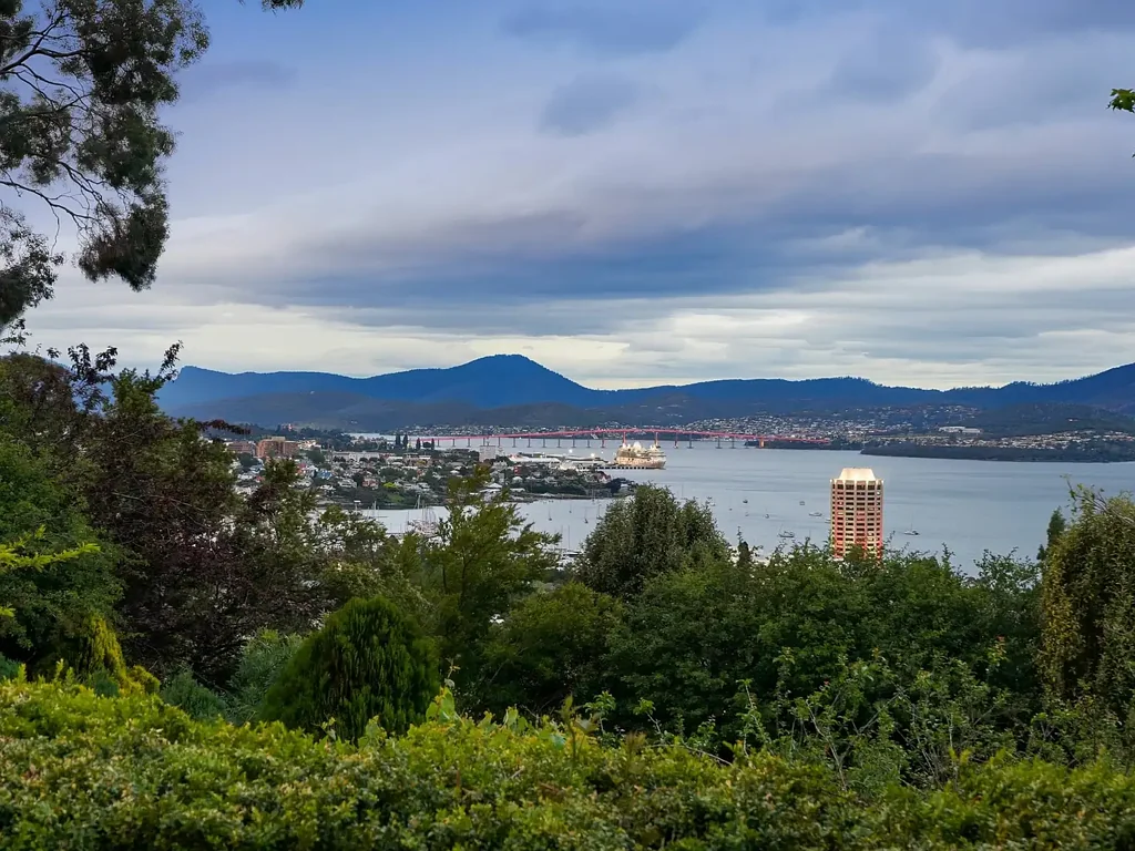 Sandy Bay 4Kwarto Sandy Bay - Versatile Family Home with River Views and Self-Contained Granny Fla