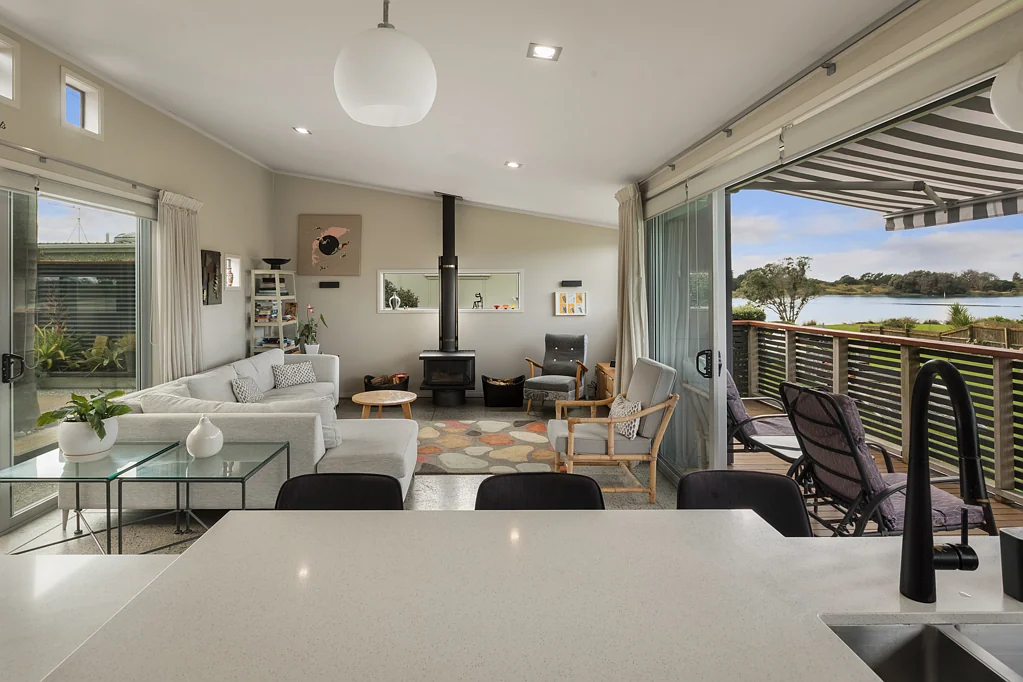 Athenree 3房  Open Plan Living With Harbour Views