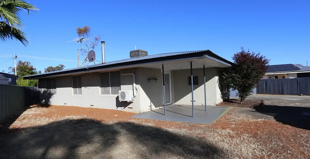 Kambalda West 3ਬੈੱਡਰੂਮ Solid Brick Home with colourbond Roof! Big Shed!