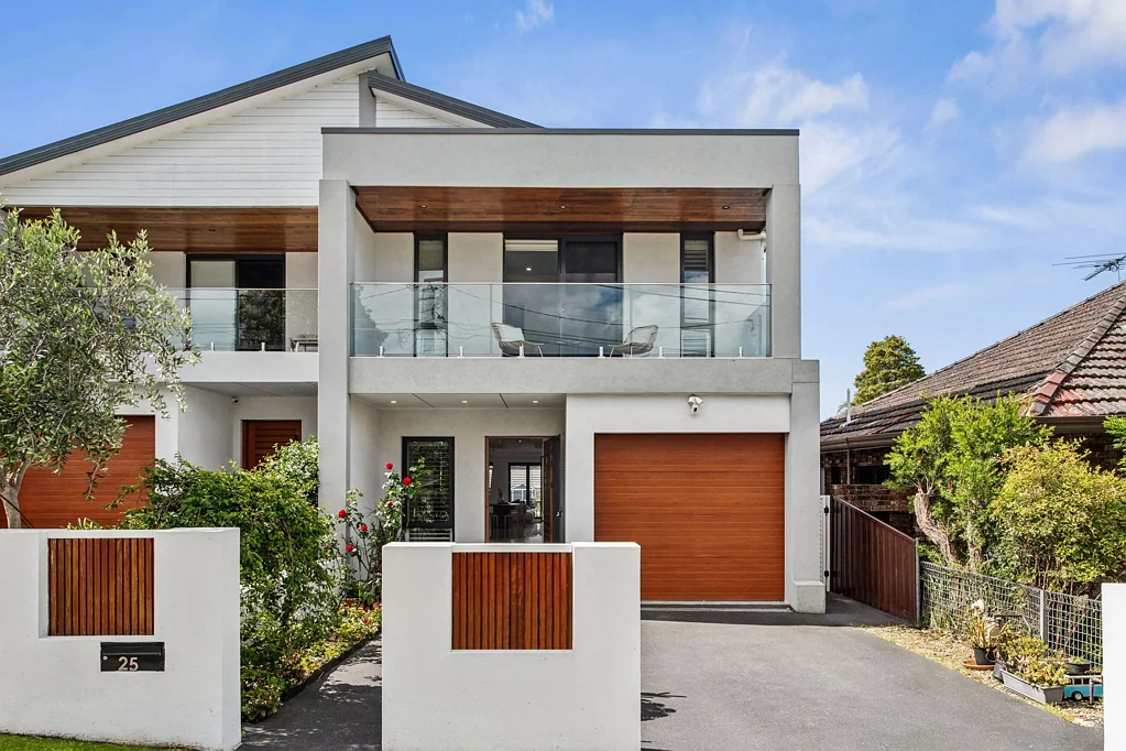 Blakehurst 4कमरा Stylish full-brick family home