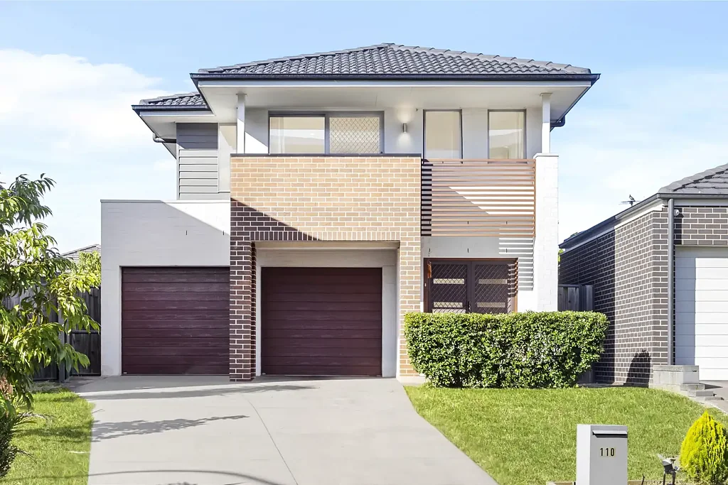 Schofields 5部屋 Impeccably Designed, Expansive family home in the best part of Schofields! 10 Minutes walk to Schofields Train Station & Shops
