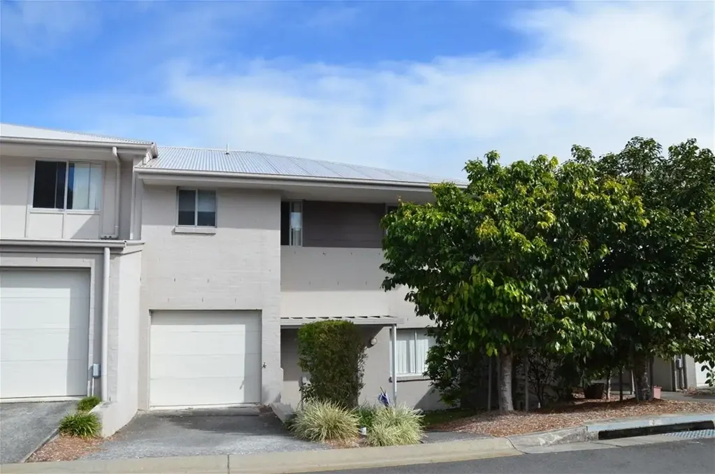 18/2 Sangster Crescent, Pacific Pines, QLD 4211