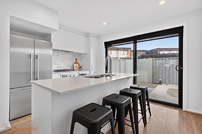 130/1 Rowland Rees Crescent, Greenway, ACT 2900, 2 slaapkamers, 2 badkamers, Townhouse