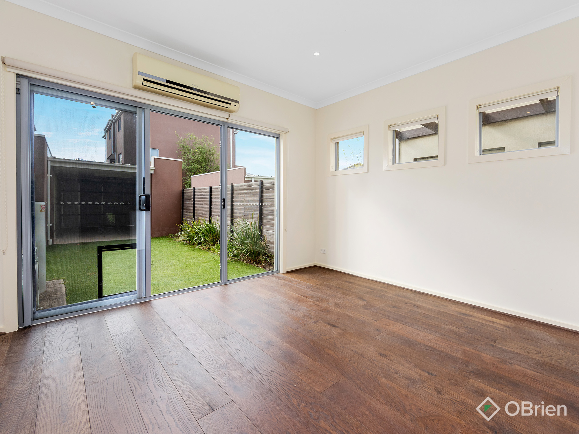 4 LANDERS CT, CAROLINE SPRINGS VIC 3023, 0 غرف, 0 حمامات, House