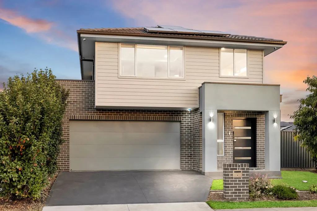Double-storey home in a prime location!