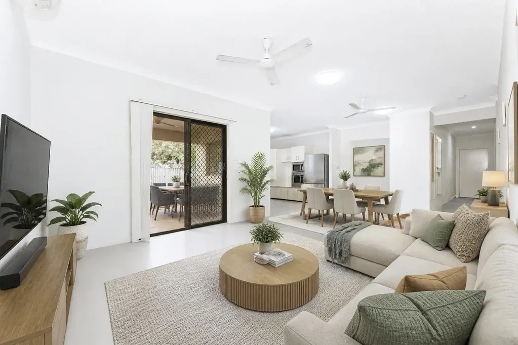 Condon 4房  Secure DHA Investment Until April 2027 | Spacious Family Home with Side Access