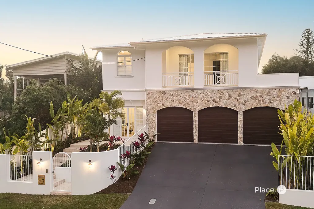 Coorparoo 6 Bedroom An Iconic Resort-Style Retreat with Palm Beach, Florida Soul