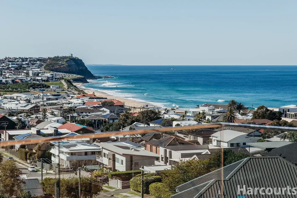 Merewether 3房  Wake Up to One of Merewether's Most Breathtaking Views - With Unlimited Future Development Potential.
