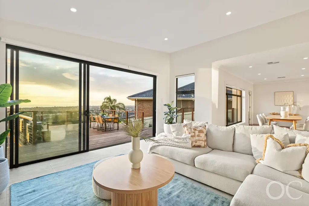 Seacombe Heights 3침실 Open the Door to Sea, City & Coastal Views
