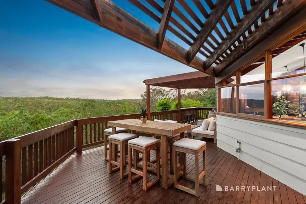 North Warrandyte 4chambre Architectural Sanctuary with Views, Space & Serenity.
