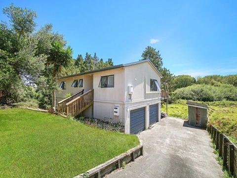 Papatoetoe 4房  For Sale: Rare Investment Opportunity at 15 Glenmary Place, Papatoetoe, Auckland