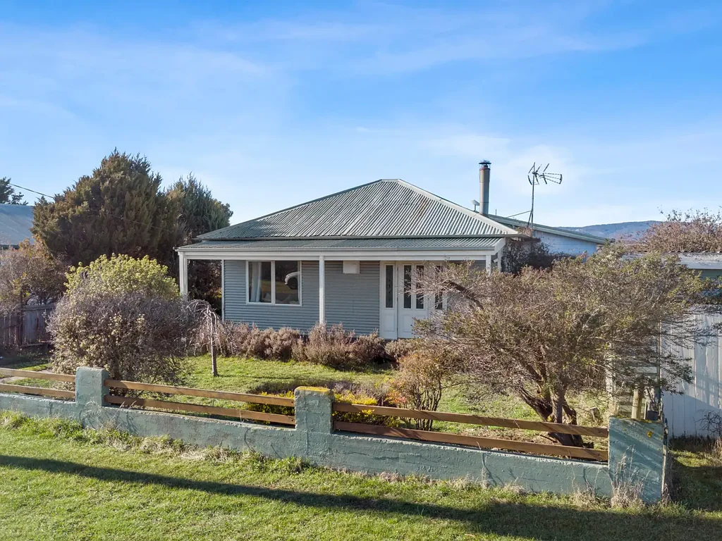 Campbell Town 3房  Entry-level Midlands home.