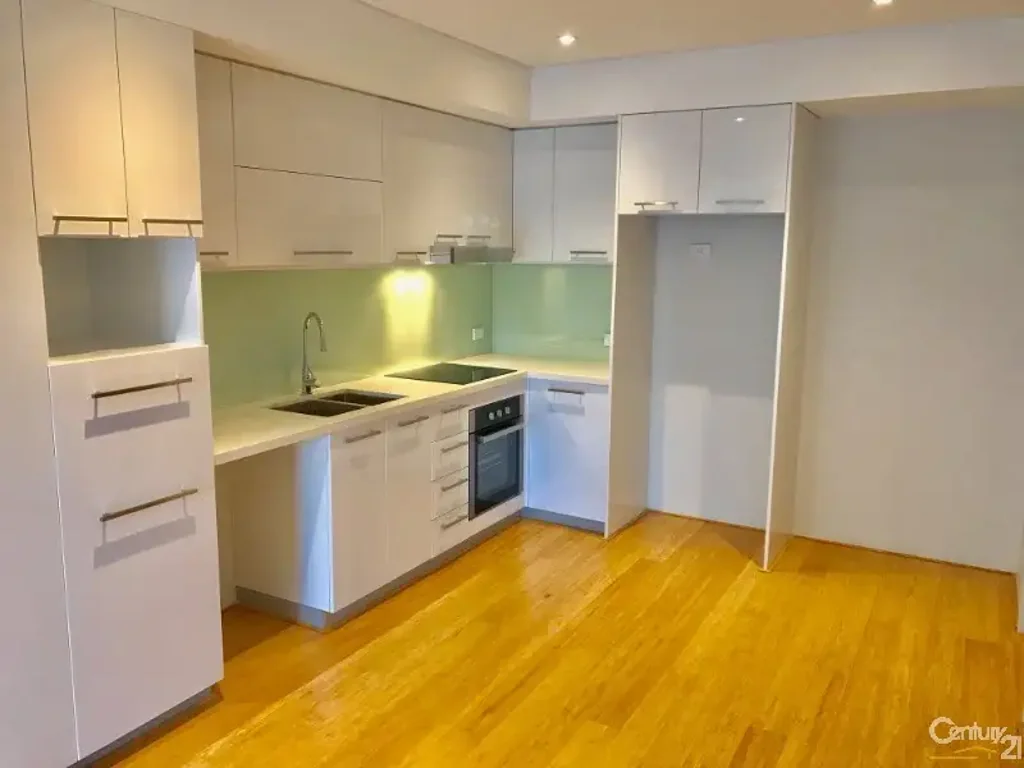 NEAR LOCAL HOTSPOTS SUCH AS NORTHBRIDGE!!!!!!@ $700 per week