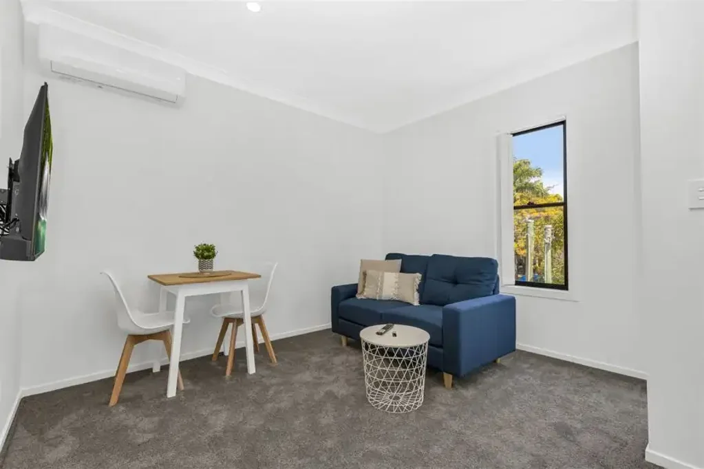 NEAR NEW STUDIO UNIT