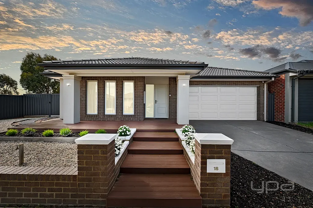 Weir Views 4Moenga Impressive Family Home on Generous 570m² (Approx.) Allotment in Weir Views