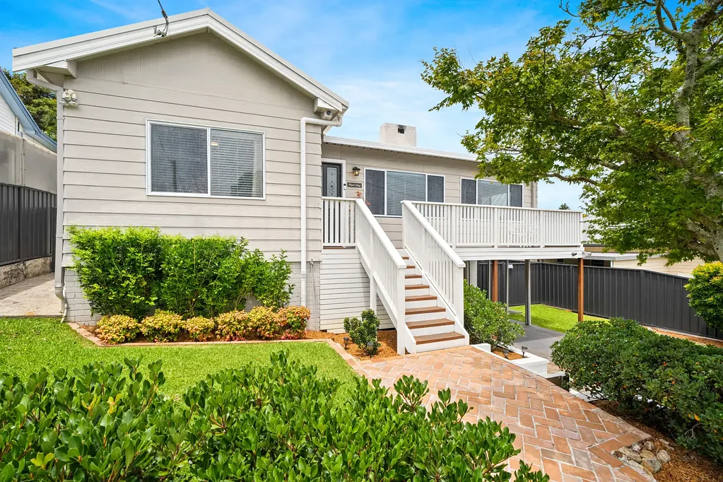 11 Headlam Parade, Springfield, NSW 2250