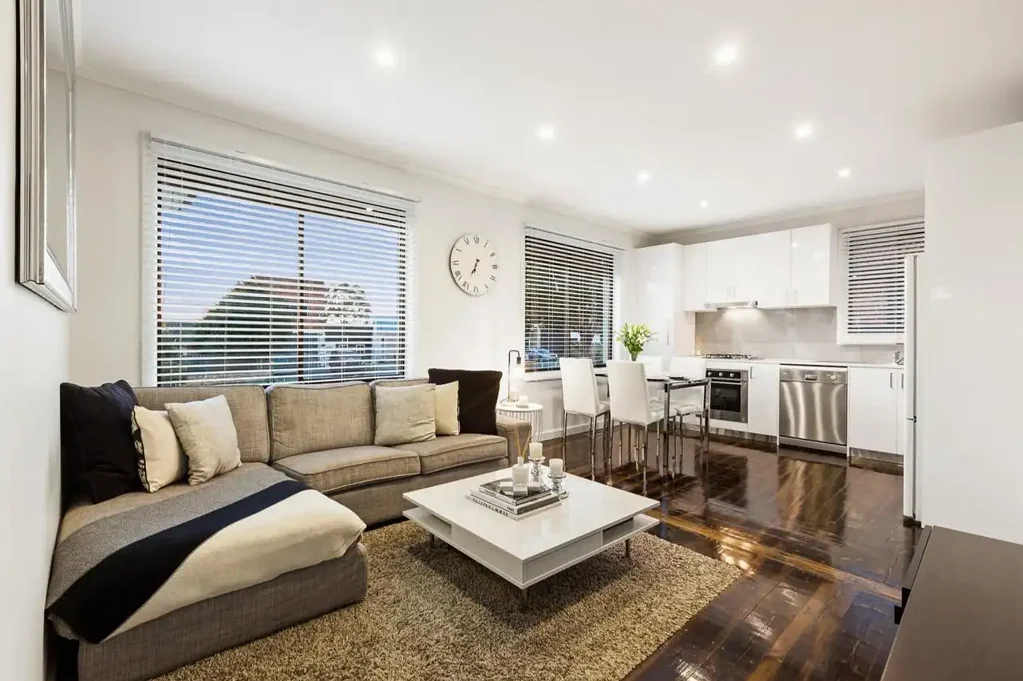 CHARMING AND LIGHT FILLED HOME