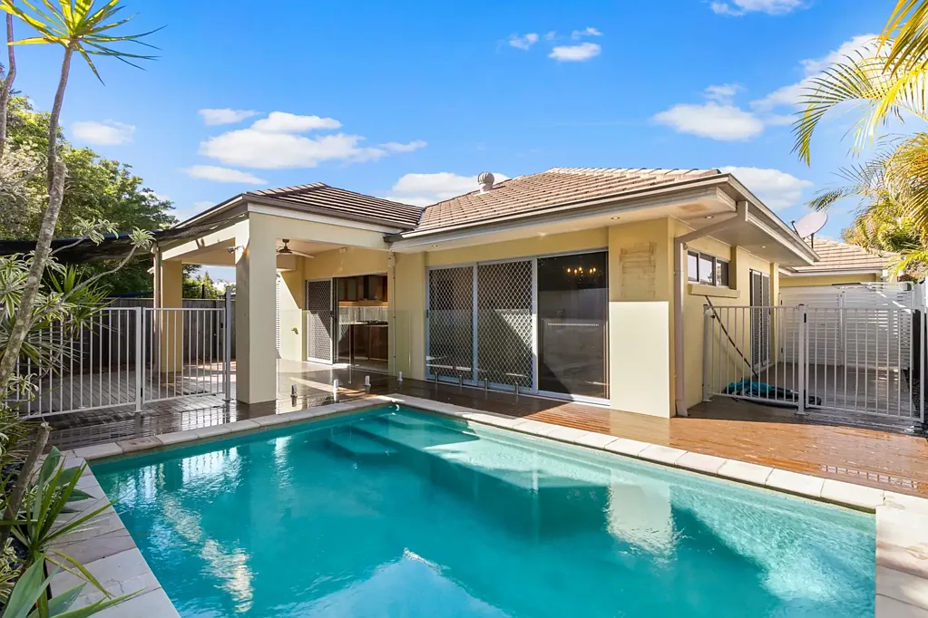 Fantastic Living in Fairway Chase!
