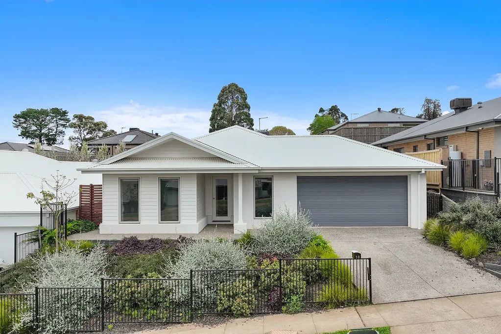 Drouin 4침실 FORMER DISPLAY HOME WITH QUALITY UPGRADES