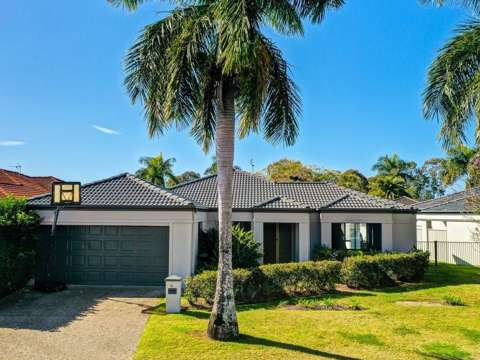 Recently renovated 4 bedroom house in the heart of Robina
