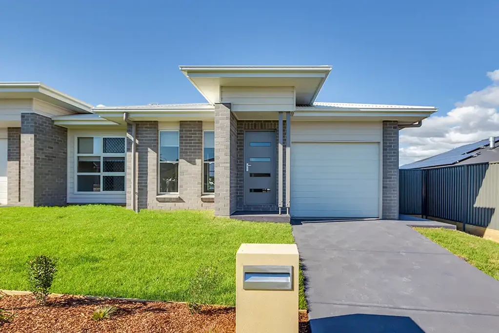 Farley 4部屋 Modern family living in new estate