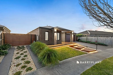 Warragul 4कमरा Luxury Family Living on an Exceptional 882sqm Allotment