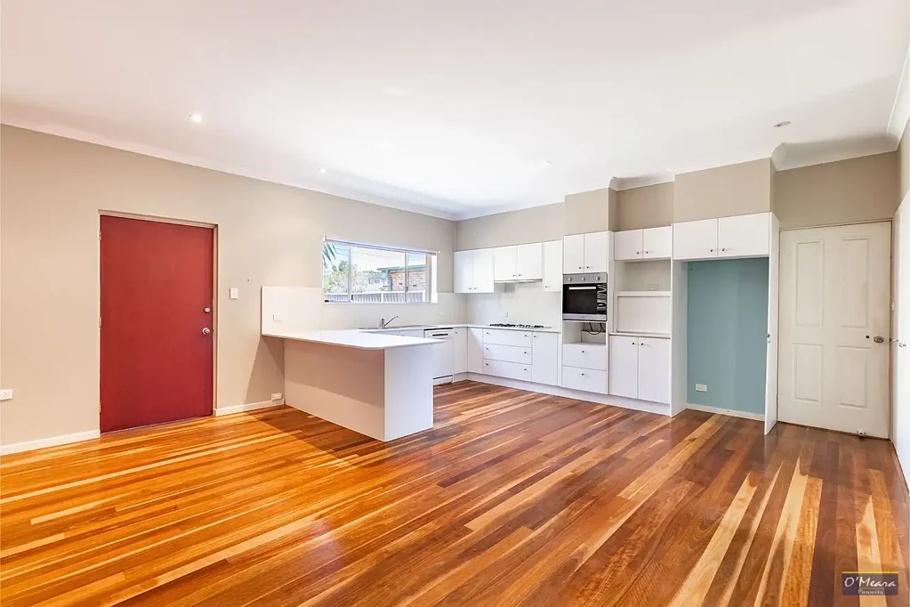 3 BEDROOM HOME NEAR THE BEACH