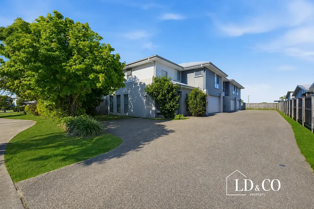 Ooralea 4房  Racecourse Estate Triplex, Offering Low-Maintenance Comfort and Convenience