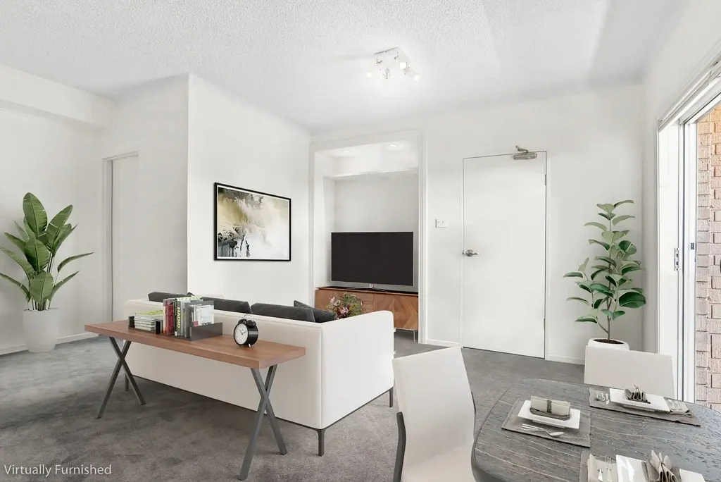 Top Floor With Lock Up Garage - Ticks All The Boxes