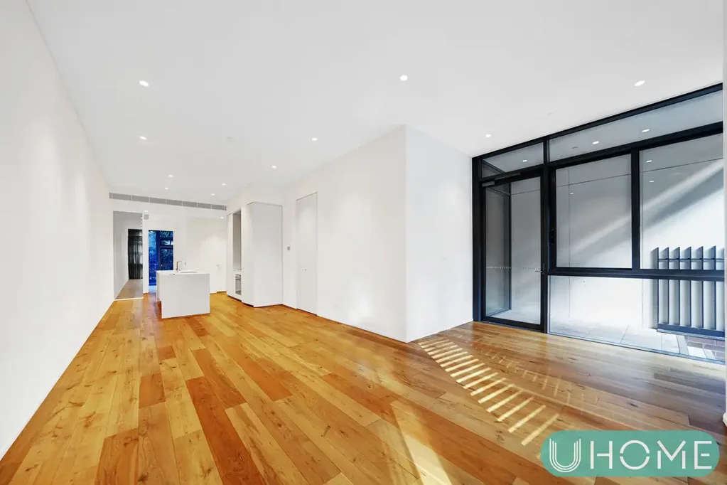 149m2 Ground Floor Luxury Residence with Expansive Courtyard