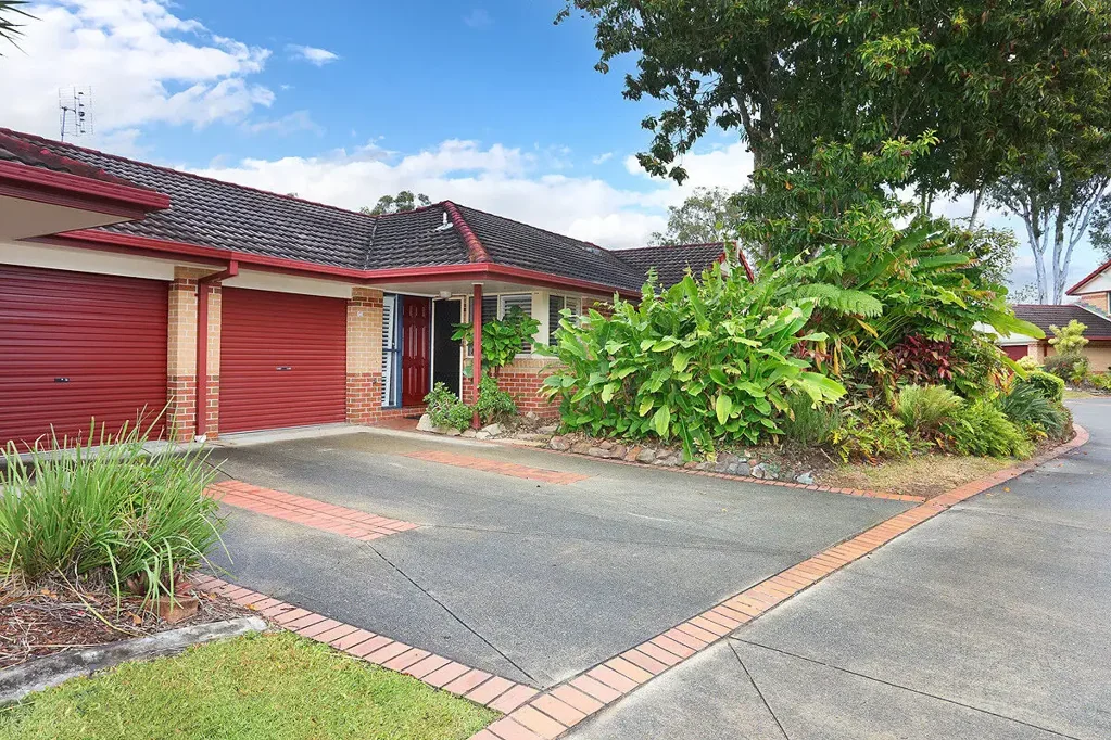 Coombabah 2 Slaapkamer You Snooze, You Lose, Vacant and Priced for an Immediate Sale