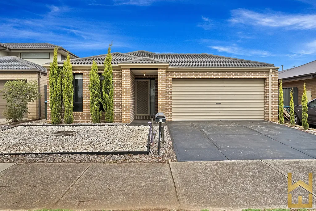 Convenient Living & Close to Train Station!!