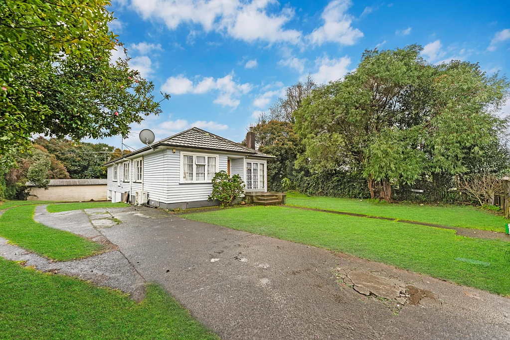Pukekohe 3ห้องนอน Invest , Do Up or Develop - Prime Opportunity!