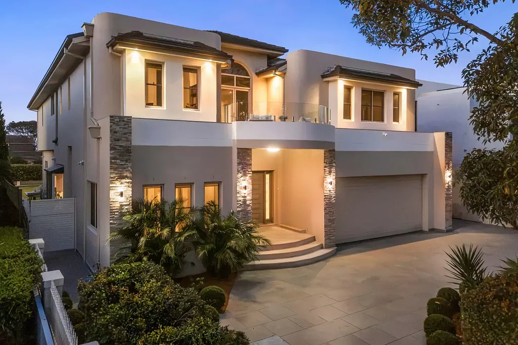 Strathfield 6બેડરૂમ Luxury Tri-Level Residence with Basement, Perched on 1,100sqm in Strathfield's Coveted Elite Golden Mile Precinct