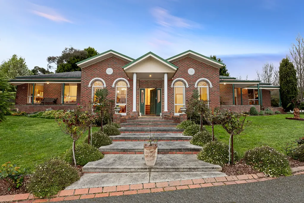 Buninyong 4房  Elevated Family Living with Views, Space & Subdivision Potential