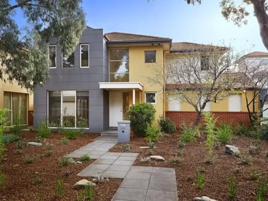 Luxurious Family Living in Beacon Cove – Dual-Level Elegance