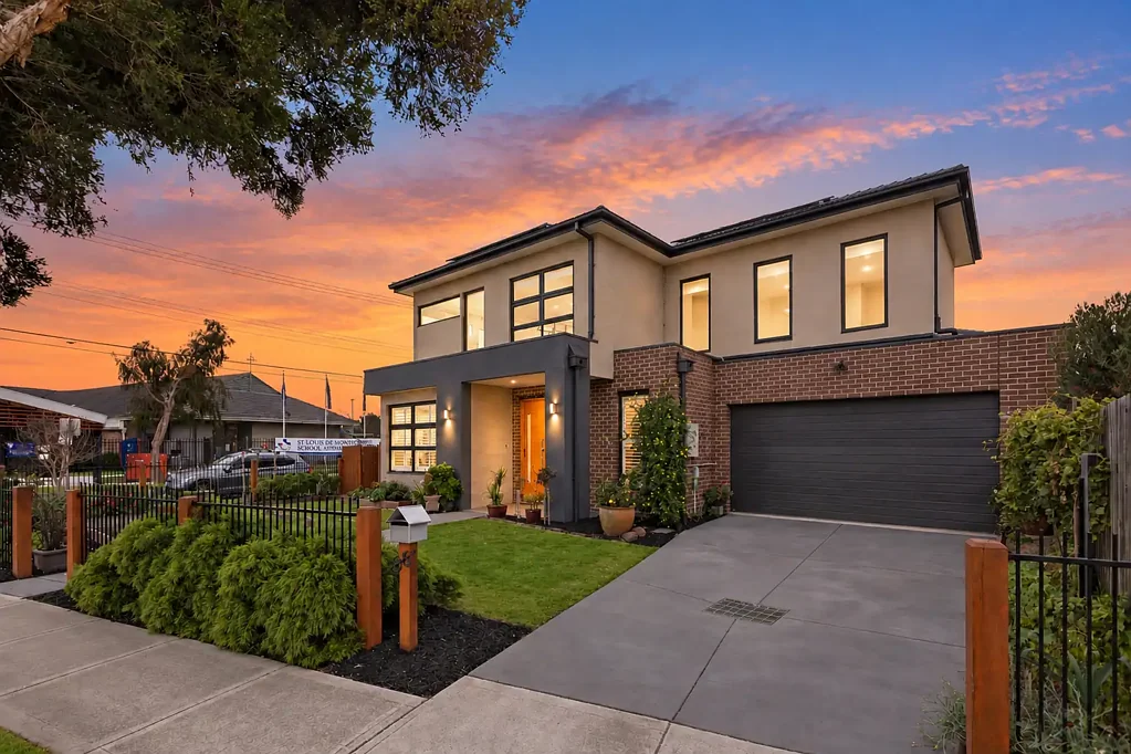 Aspendale 4Zimmer As-New Family Oasis in Prized Locale, Steps From the Bay
