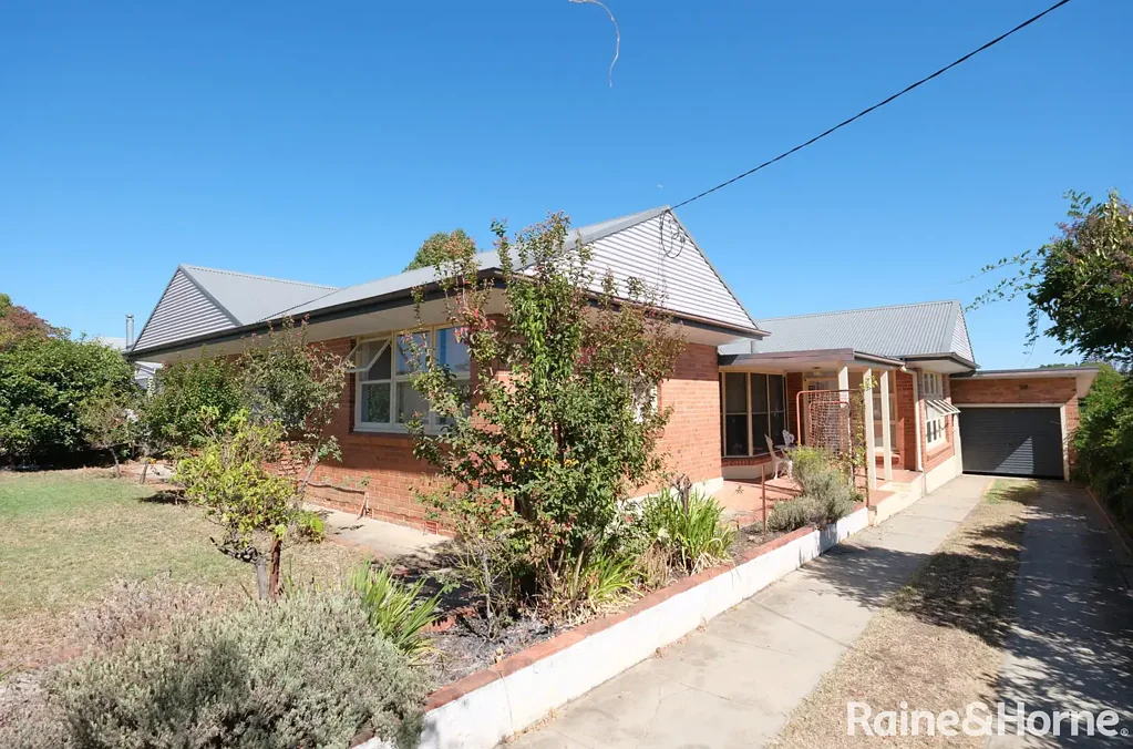 Inverell 4Moenga Room for Everyone - Expansive Albion Hill Home with Pool