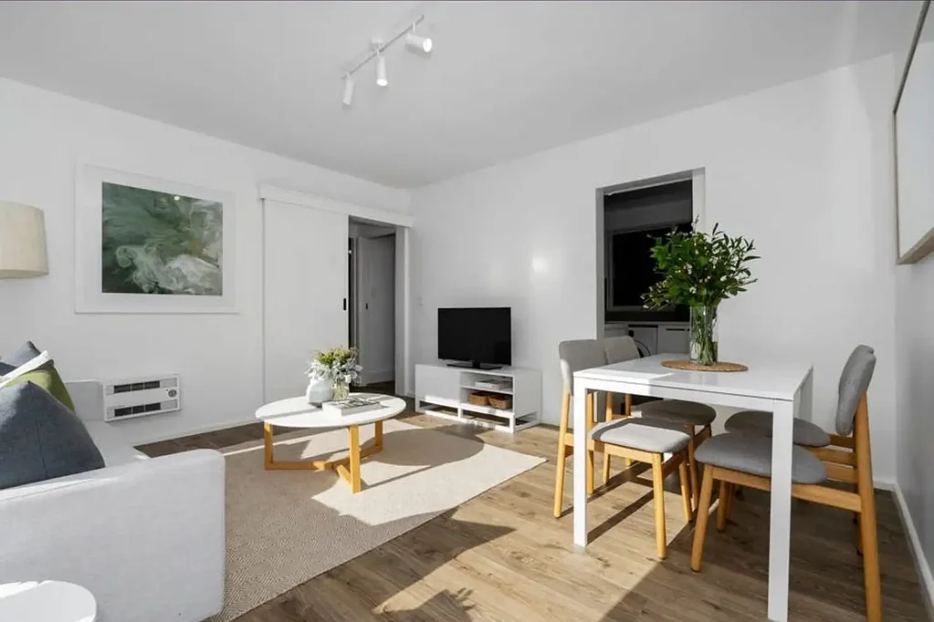 A Boutique Retreat in Richmond Hill!