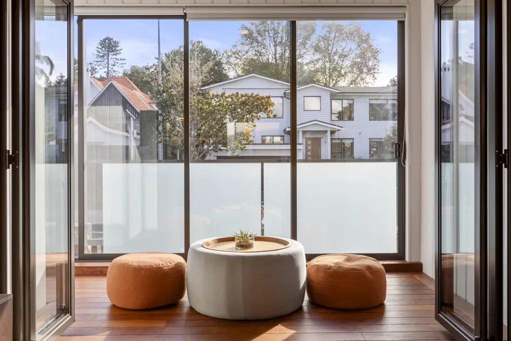 Epsom 4Zimmer Motivated vendor! Prime freehold townhouse in DGZ