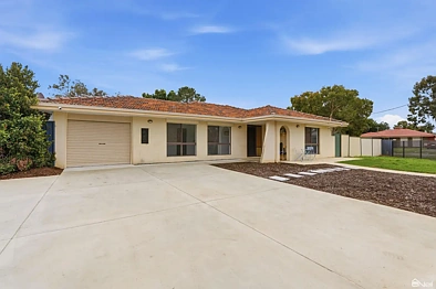 Armadale 3房  AWESOME HOME WITH A POOL ON BIG CORNER BLOCK
