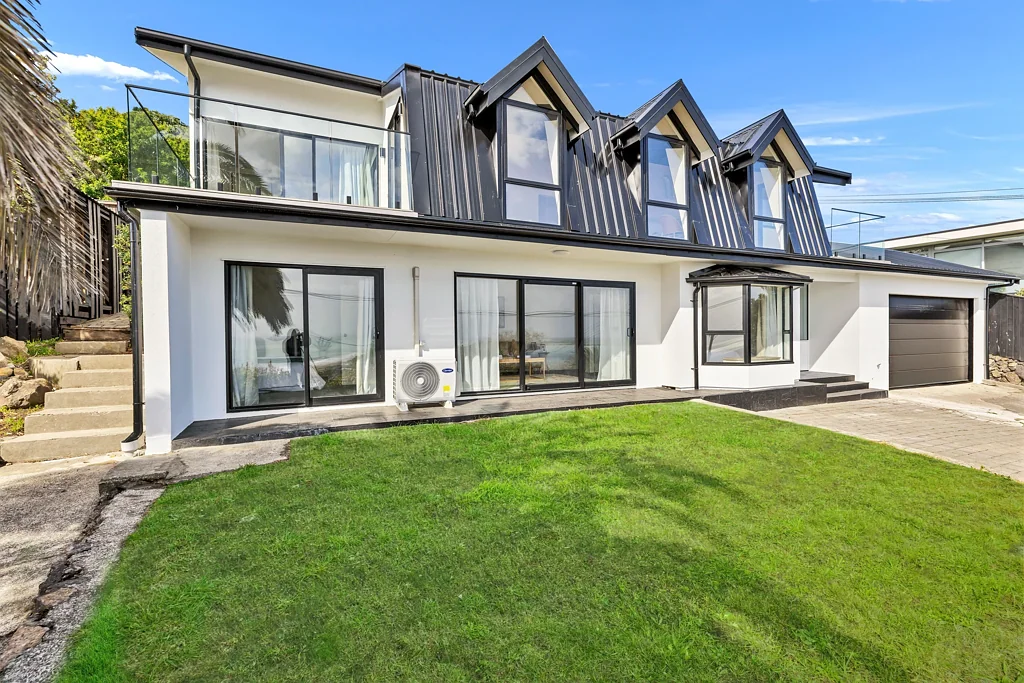 Clifton 4Kwarto Live the Sumner Lifestyle with Sea Views and Space