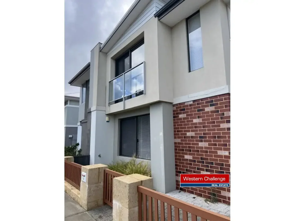 ATTRACTIVE DOUBLE STOREY RESIDENCE - FANTASTIC LOCATION !!