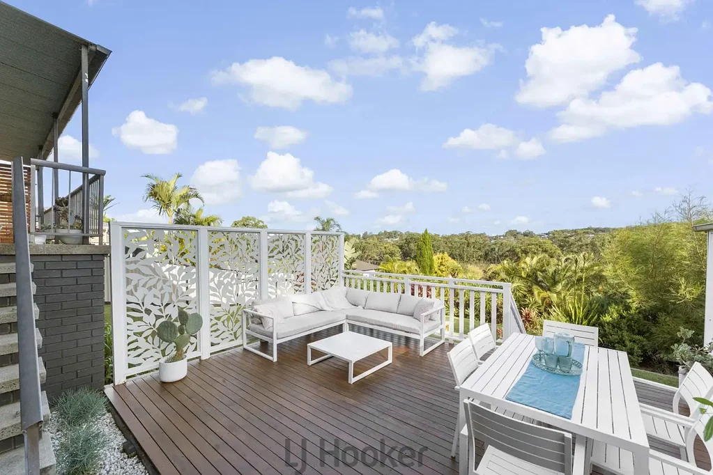 Balmoral 3房  RELAXED LIVING WITH BEAUTIFUL BUSH VIEWS & ENTERTAINING DECK