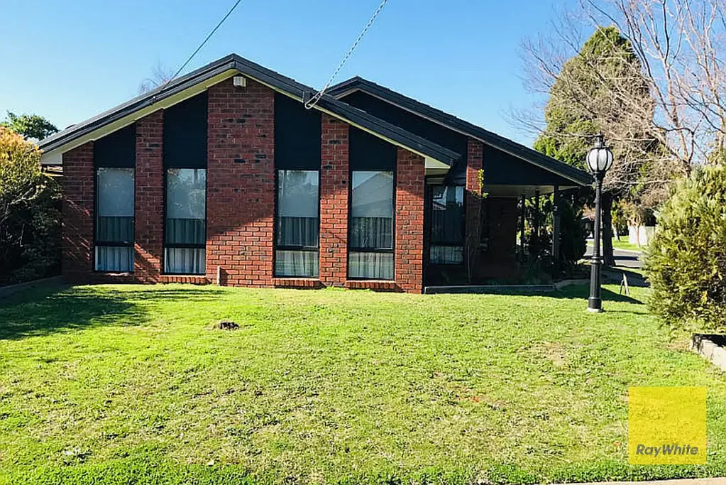 Spacious Family Living in Prime Seabrook Location