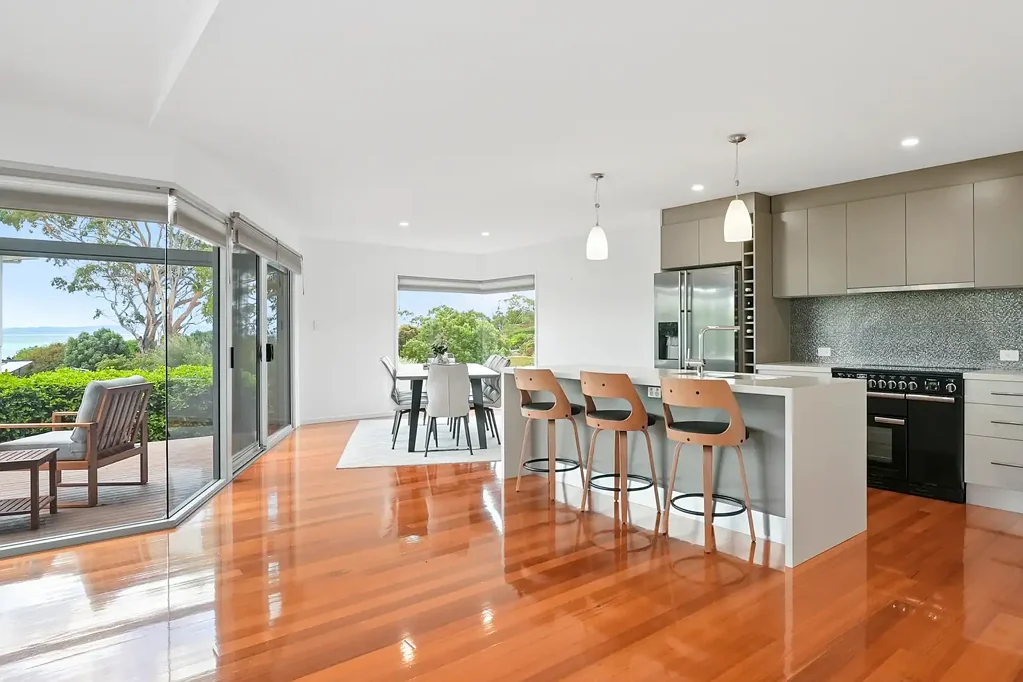 Swansea 4 Bedroom Modern Coastal Living Plus Much More