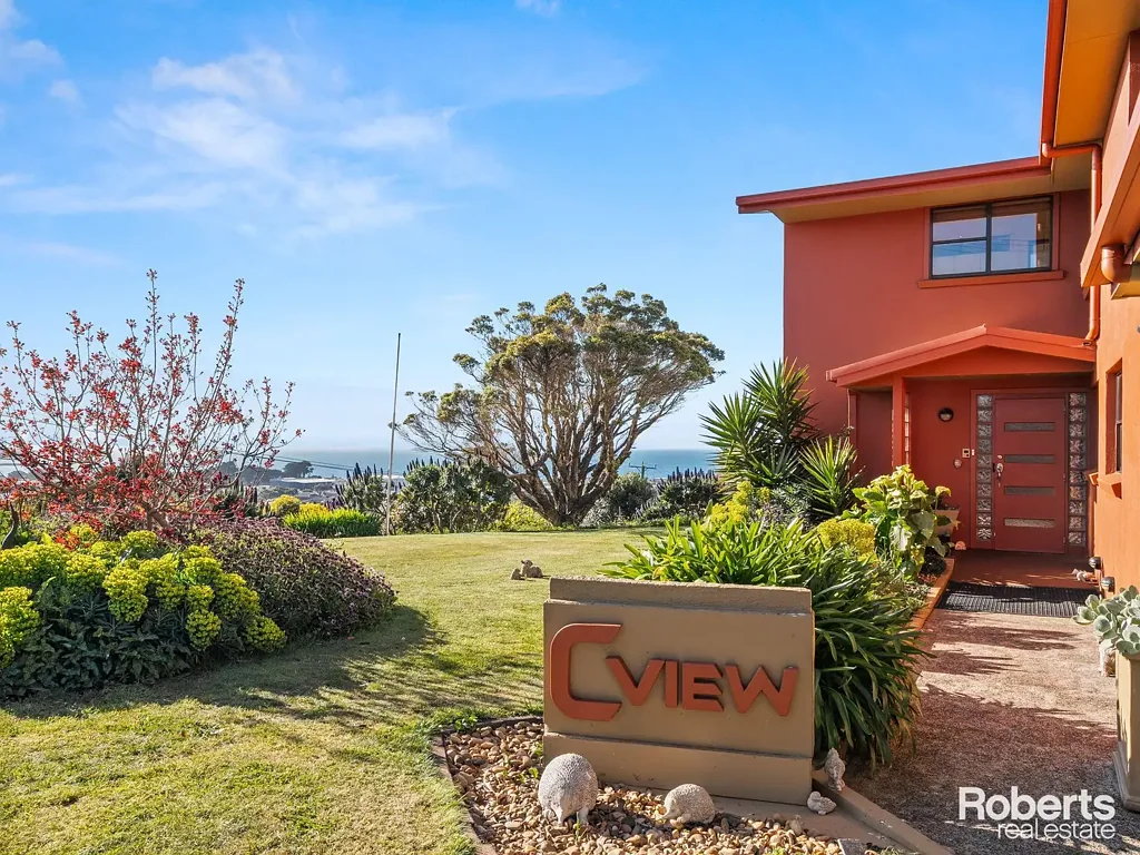 East Devonport 5 Bedroom Double block, Views of Bass Strait, large house!