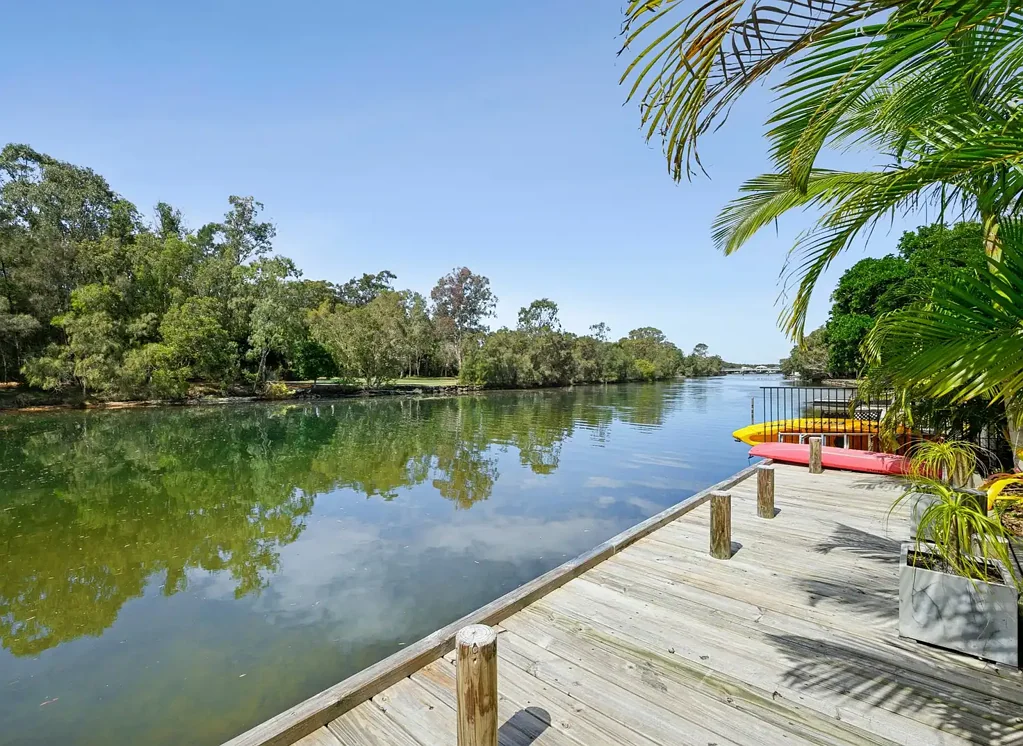 Twin Waters 4ਬੈੱਡਰੂਮ Renovated Tropical Waterfront Retreat in Twin Waters