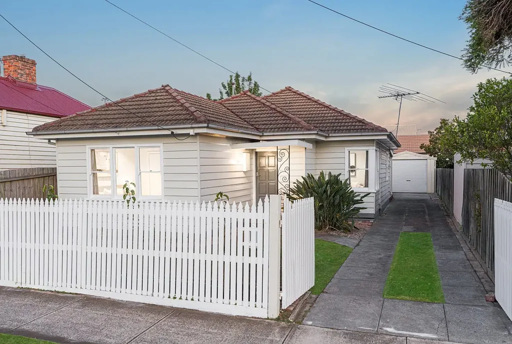 Charming Three Bedder On Swanston Street.