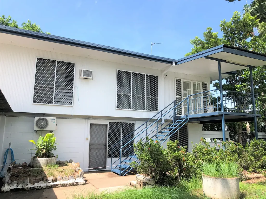 ELEVATED HOME IN THE NORTHERN SUBURBS!